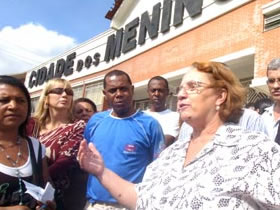 Candidatos que foram ao local das provas protestaram contra decisão