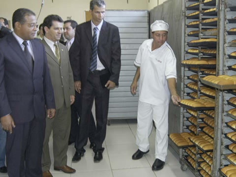 Padaria tem</p>...</div>
<div class=