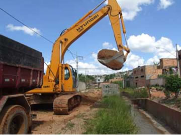 Máquinas estão em ritmo acelerado pela cidade