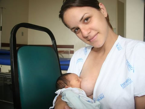 Mãe amamenta</p>...</div>

 

 

<div class=