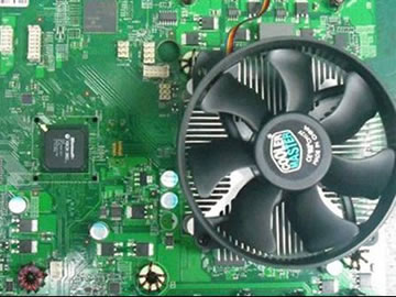 Imagem de placa de Xbox 360 'slim' vazou na internet. (Foto: Reprodução)