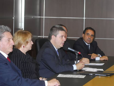 Governador Antonio Anastasia em pronunciamento na solenidade / Omar Freire/Imprensa MG