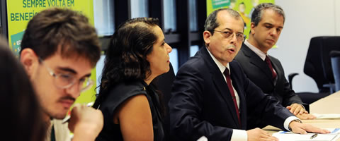 Carlos</p>...</div>

 

 

<div class=