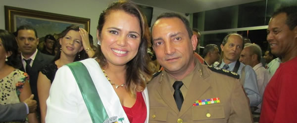 Prefeita Daniela e o Secret&aacute;rio de Seguran&ccedil;a, Tr&acirc;nsito e Transportes, Luiz Carlos Godinho, durante a posse em 1&ordm; de Janeiro