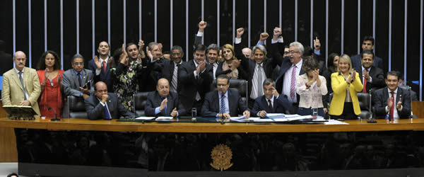 Luis Macedo</p>...</div>

 

 

<div class=