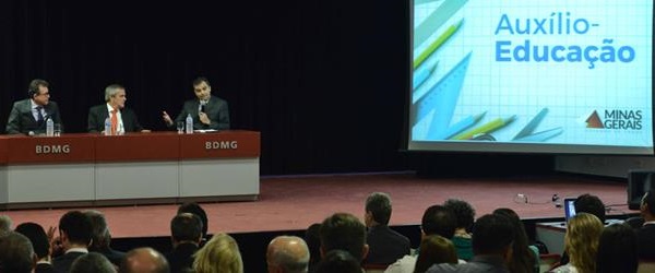 Carlos</p>...</div>

 

 

<div class=